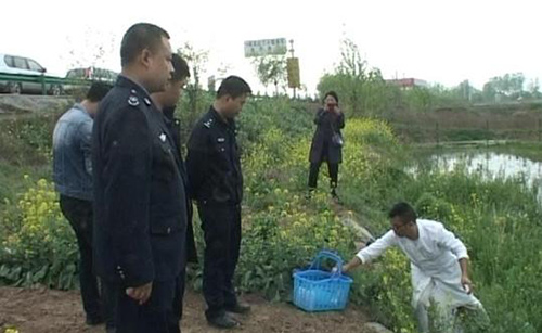 汉中一公司污水直排油菜田 称排污地属废田