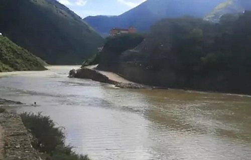 如何应对滑坡阻断金沙江？专家：处置堰塞湖一般先开明渠导流