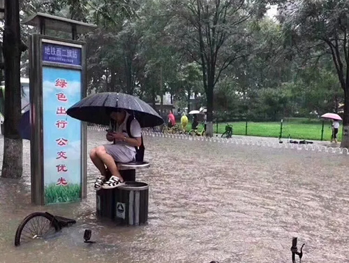 暴雨季：中国和日本还隔着一条下水道