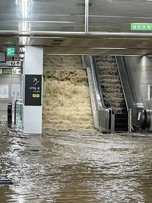 解析！是什么酿成韩国首都圈的罕见特大暴雨？