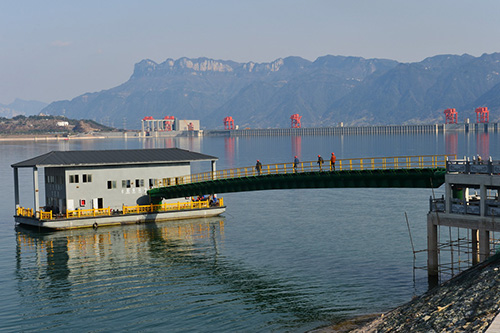 三峡坝前首座泵船式取水泵站搭建完成