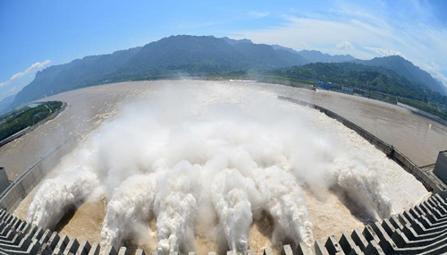 三峡水库加快泄水为防洪腾库容 长江水位已超98年同期