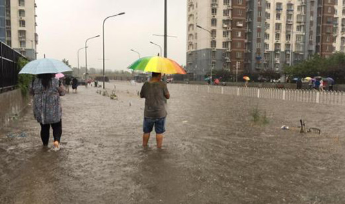 北京普降暴雨影响早高峰 傍晚仍有雷雨