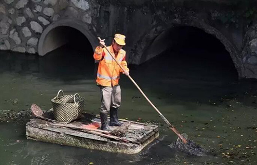 水污染防治：黑臭水体新增近百 污水直排是根源