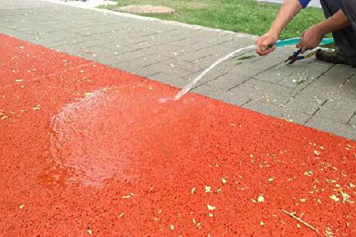 “下雨不积水 我这鞋干净着呢” 体验海绵城市的神奇