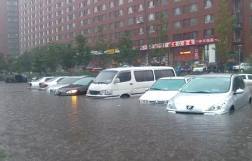 暴雨季：中国和日本还隔着一条下水道