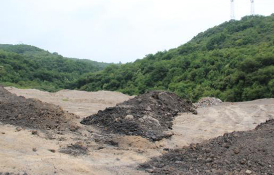 中阳：枝柯镇马家峪村倾倒工业垃圾毁坏当地环境资源