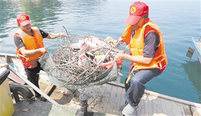 江苏太湖开展“渔民垃圾上岸”活动 不再让垃圾沉睡在太湖底