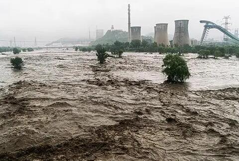 强降雨致门头沟区门城镇等地停水 45辆水车赶赴应急供水