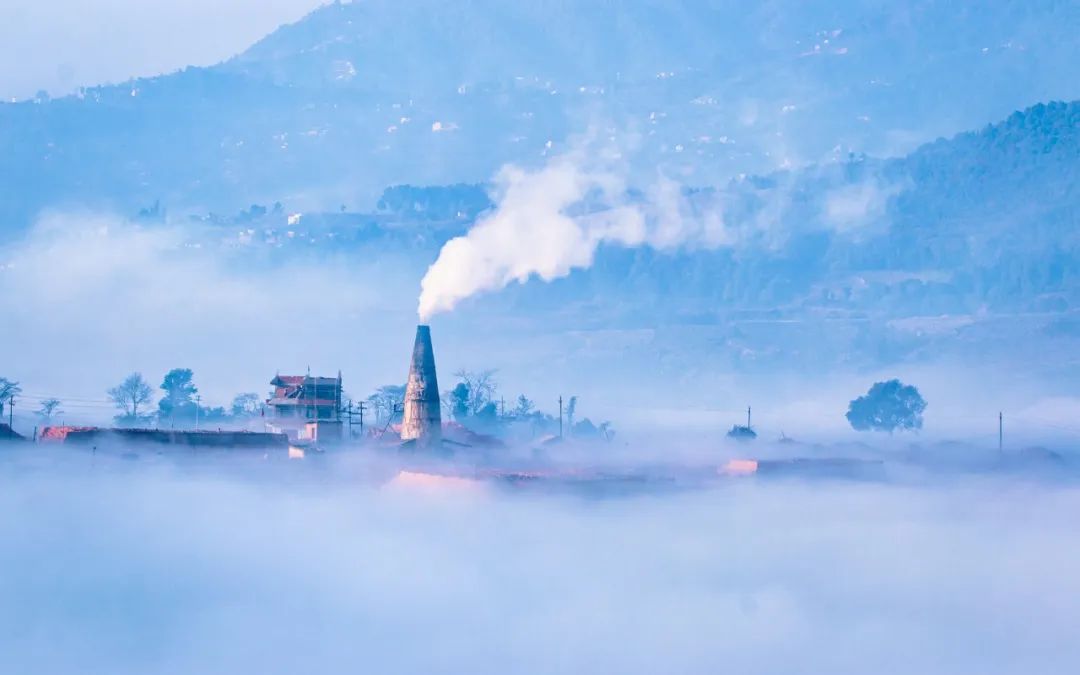 大气治理十年：蓝天再现 “蓝海”消失｜青山